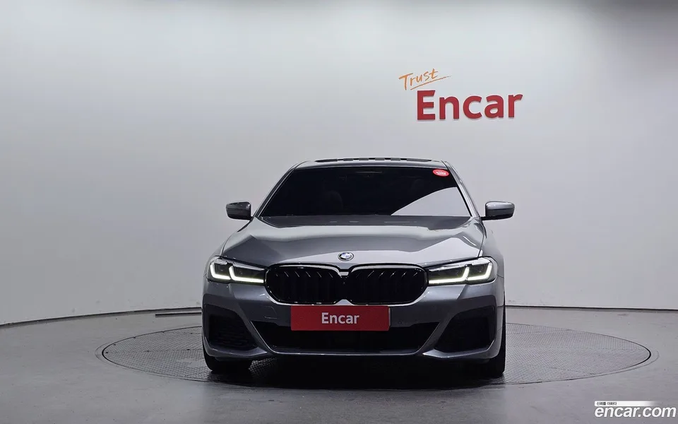BMW 5 Series 520i M 2023 — миниатюра 3