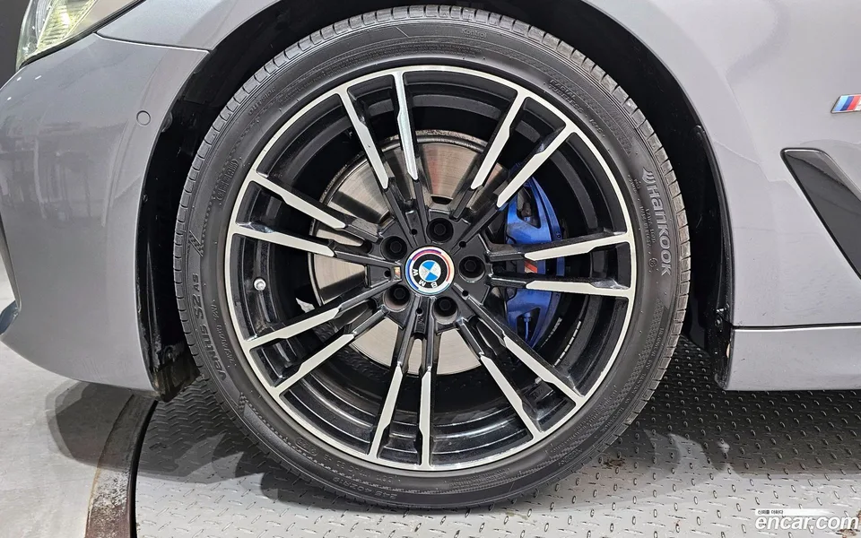 BMW 5 Series 520i M 2023 — миниатюра 5