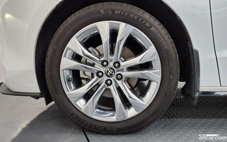 Toyota Sienna 2.5 2WD 2023 — миниатюра 2