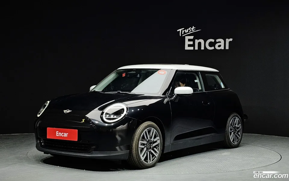 MINI Cooper Electric SE 2024 — фото 1, купить с доставкой в Москву