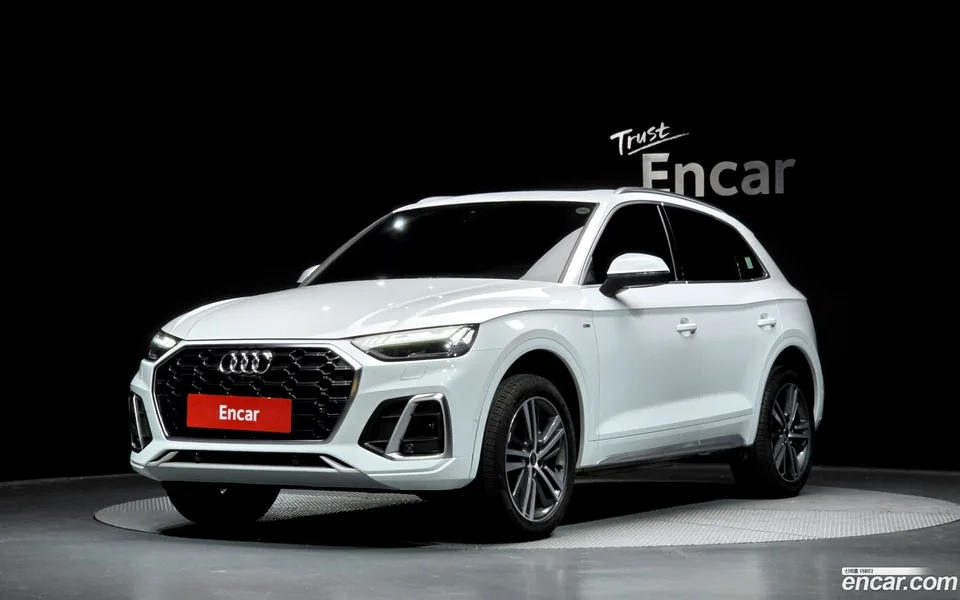 Audi Q5 45 TFSI 2023 — фото 1, купить с доставкой в Москву
