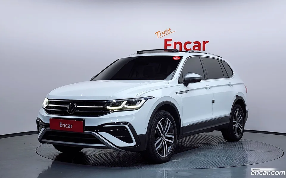 Volkswagen Tiguan Allspace 2.0 TSI 2022 — фото 1, купить с доставкой в Москву