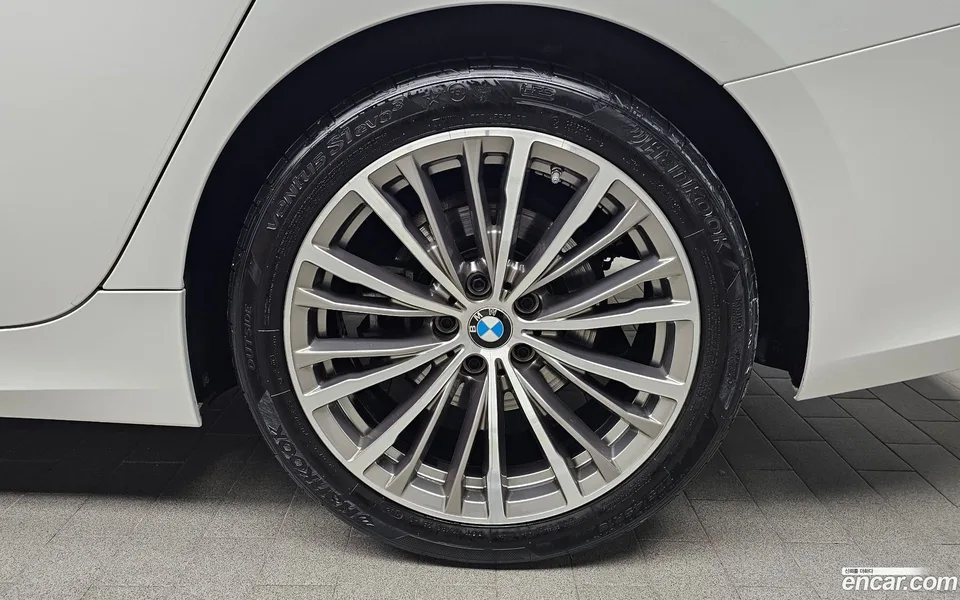 BMW 3 Series 320i 2022 — миниатюра 2
