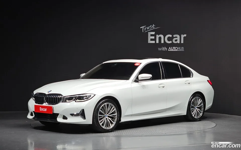 BMW 3 Series 320i 2022 — фото 1, купить с доставкой в Москву