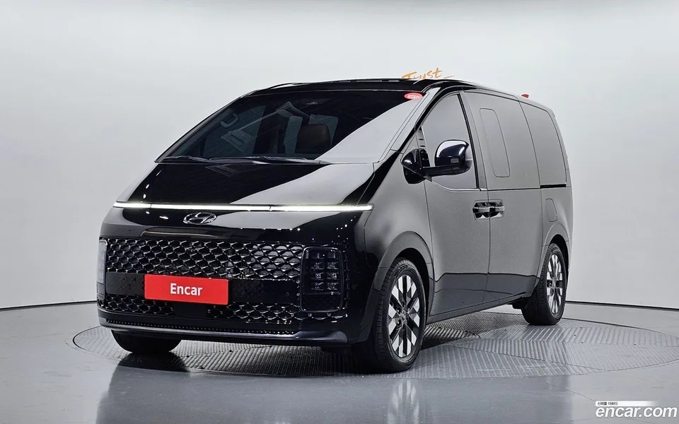 Hyundai Staria 4WD 9 2022 — фото 1, купить с доставкой в Москву