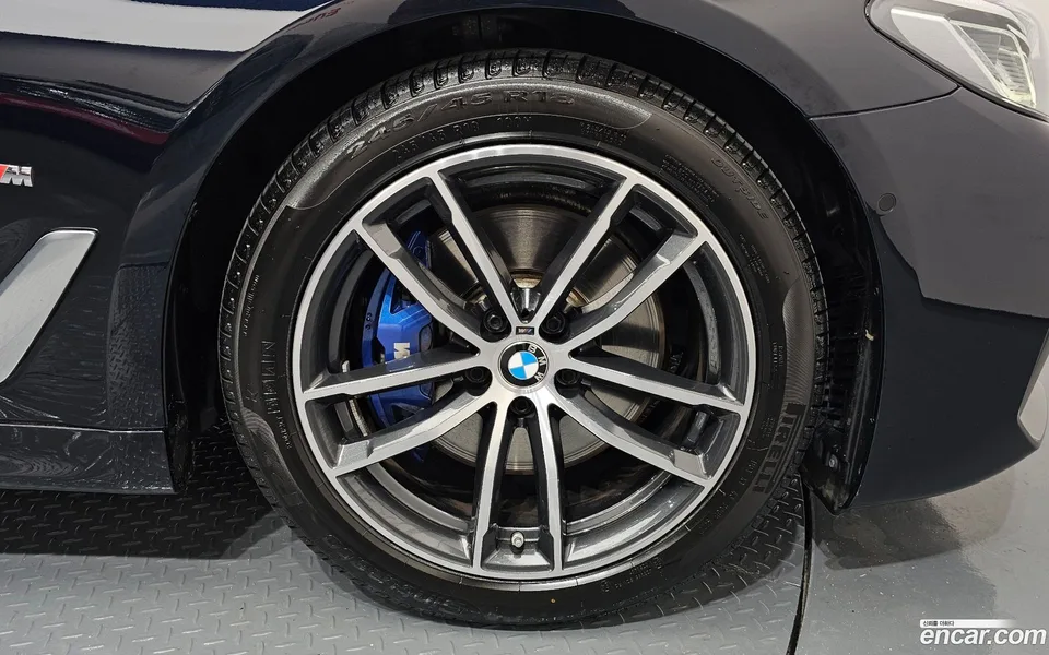 BMW 5 Series 520i M 2023 — миниатюра 2