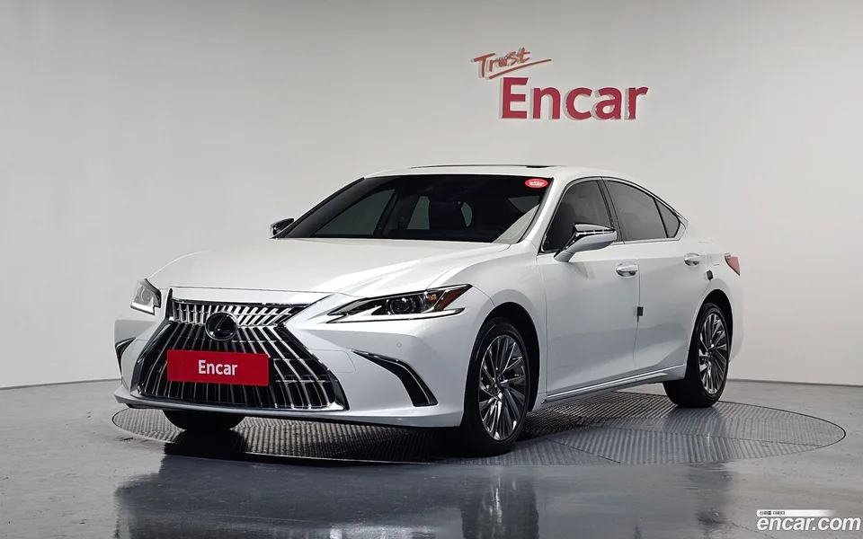 Lexus ES 300h 2025 — фото 1, купить с доставкой в Москву