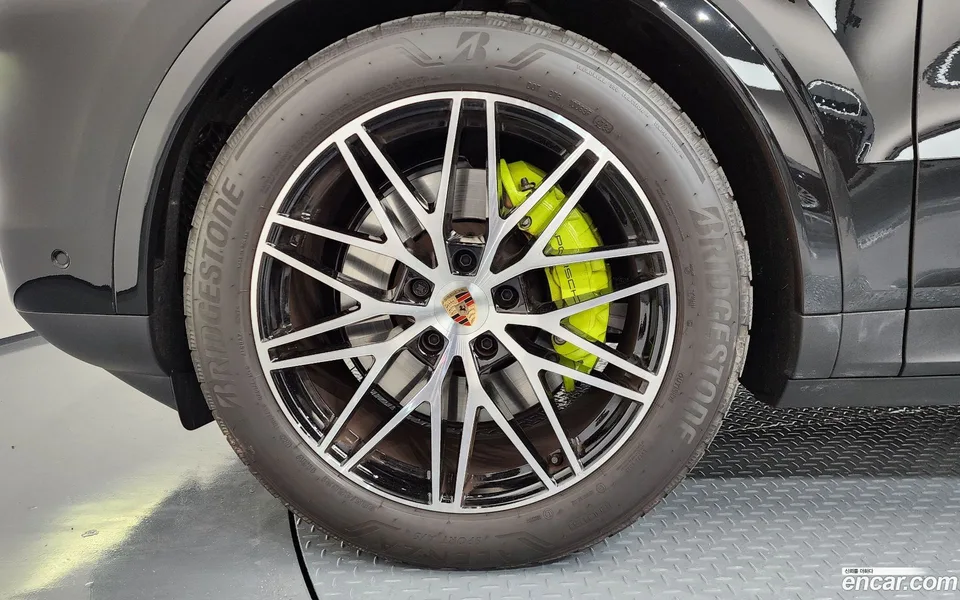 Porsche Cayenne 3.0 E- 2025 — миниатюра 5