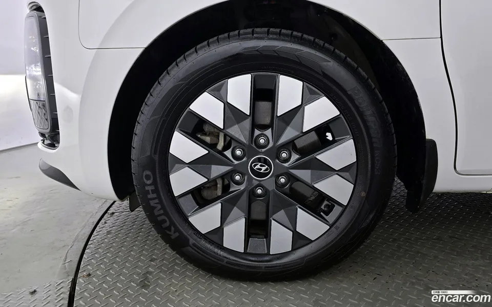 Hyundai Staria 9 2022 — миниатюра 2