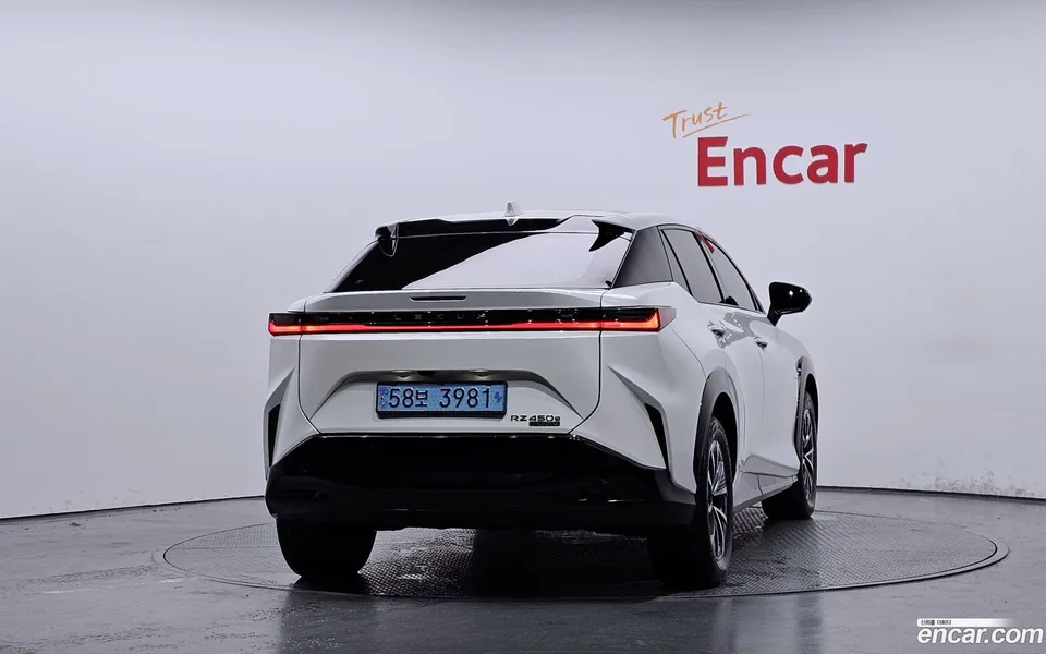 Lexus RZ 450e 2023 — миниатюра 4