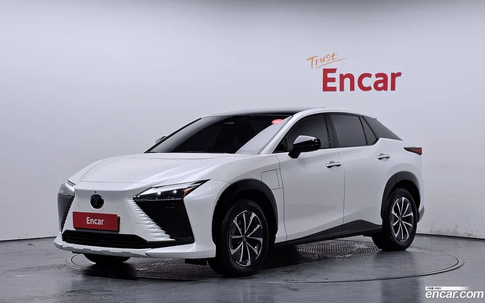 Lexus RZ 450e 2023 — фото 1, купить с доставкой в Москву