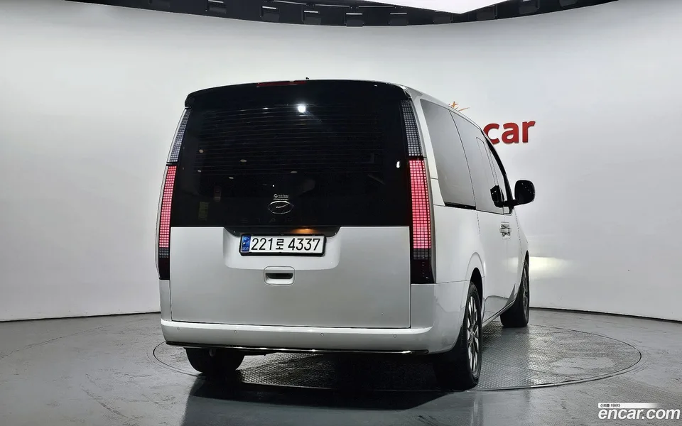 Hyundai Staria 9 2024 — миниатюра 4