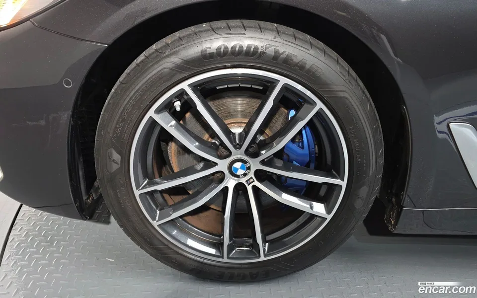 BMW 5 Series 520i M 2022 — миниатюра 2