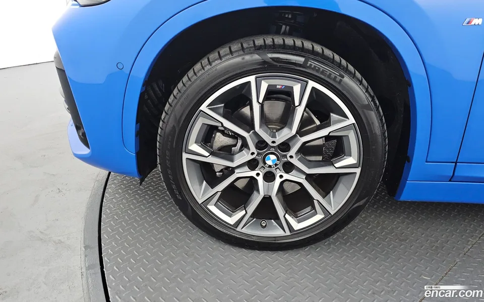 BMW X1 xDrive 20i M 2022 — миниатюра 2