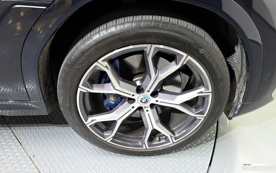 BMW X6 xDrive40i M 2022 — миниатюра 2