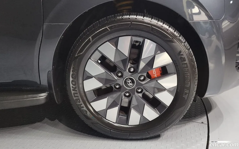 Hyundai Staria 4WD 7 2023 — миниатюра 5