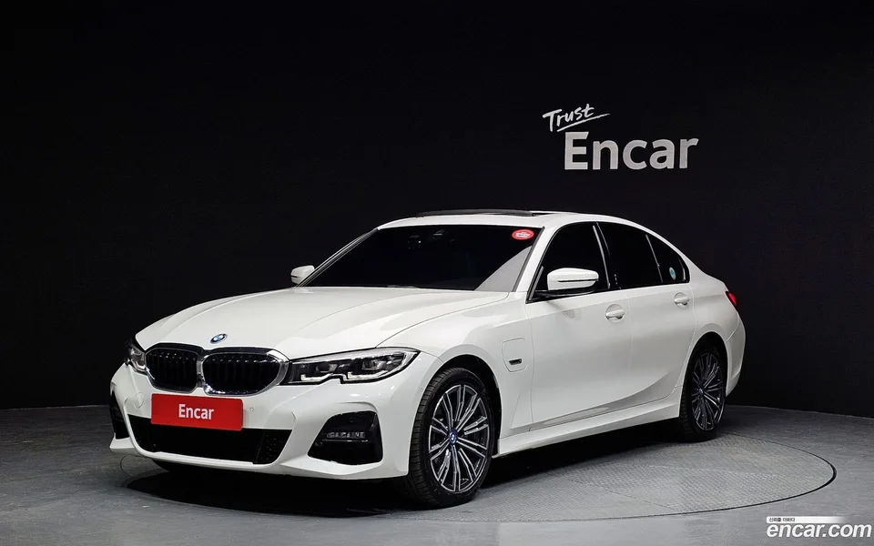 BMW 3 Series 320e M 2022 — фото 1, купить с доставкой в Москву