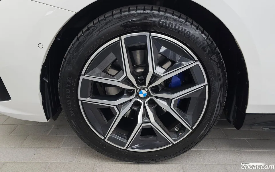 BMW 5 Series 520i M 2025 — миниатюра 2
