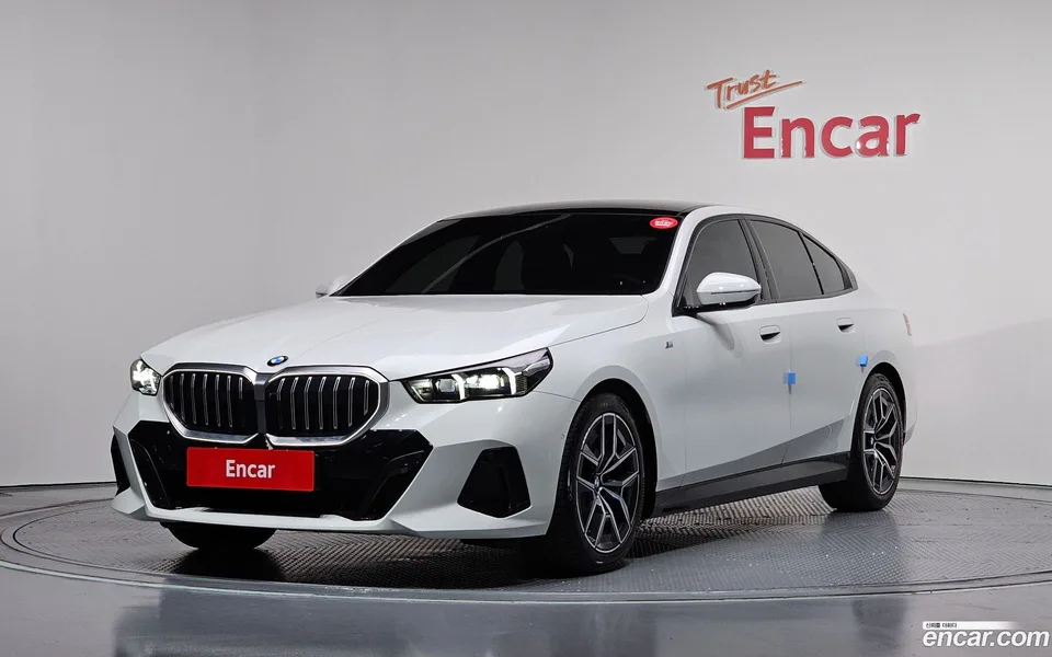 BMW 5 Series 520i M 2025 — фото 1, купить с доставкой в Москву
