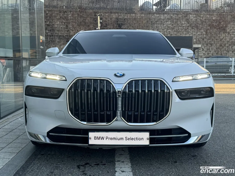 BMW 7 Series 740d xDrive 2023 — миниатюра 3