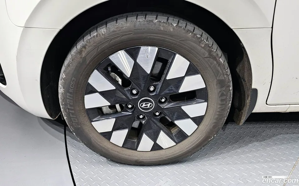 Hyundai Staria 4WD 9 2024 — миниатюра 2