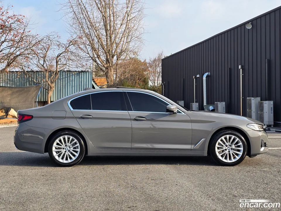 BMW 5 Series 530i 2022 — миниатюра 4