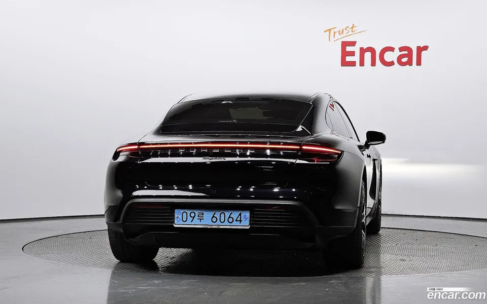Porsche Taycan 2023 — миниатюра 4