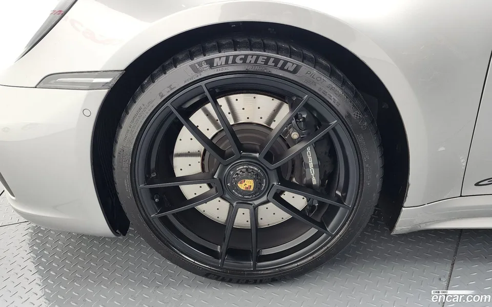 Porsche 911 (992) 4 GTS 2022 — миниатюра 2