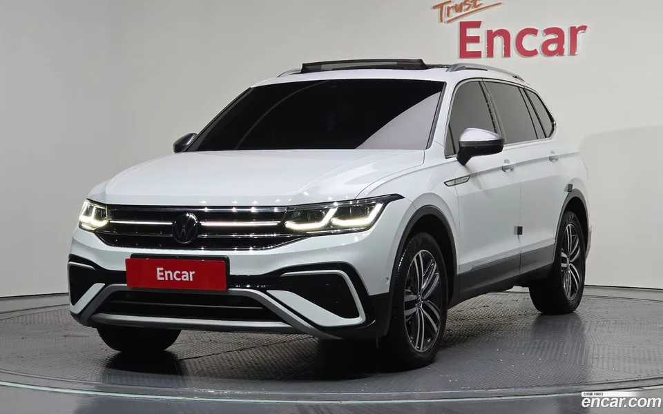 Volkswagen Tiguan Allspace 2.0 TSI 2022 — фото 1, купить с доставкой в Москву