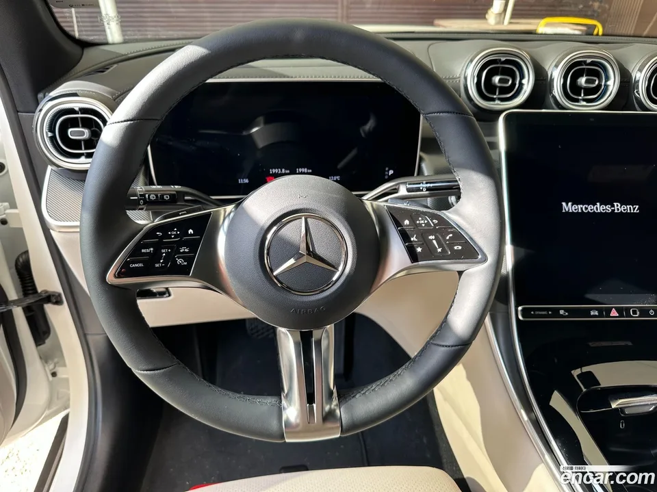 Mercedes-Benz GLC-Class GLC300 4MATIC 2025 — thumbnail 5