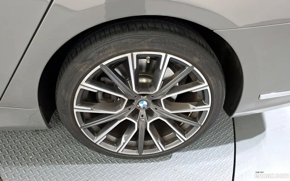 BMW 7 Series 740i M 2022 — миниатюра 2