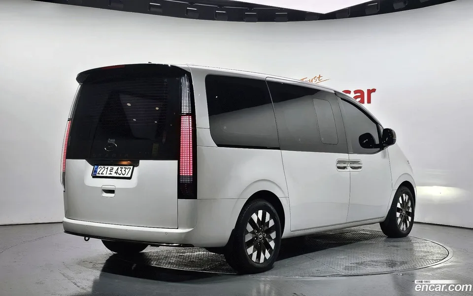 Hyundai Staria 9 2024 — миниатюра 2