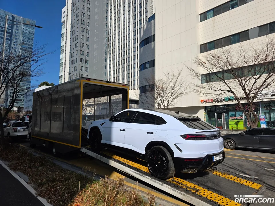 Lamborghini Urus 4.0 V8 SE 2025 — миниатюра 2