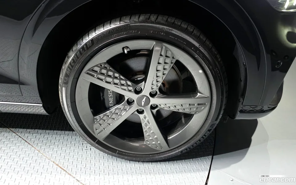 Genesis GV70 2.5T 2WD 2024 — миниатюра 2