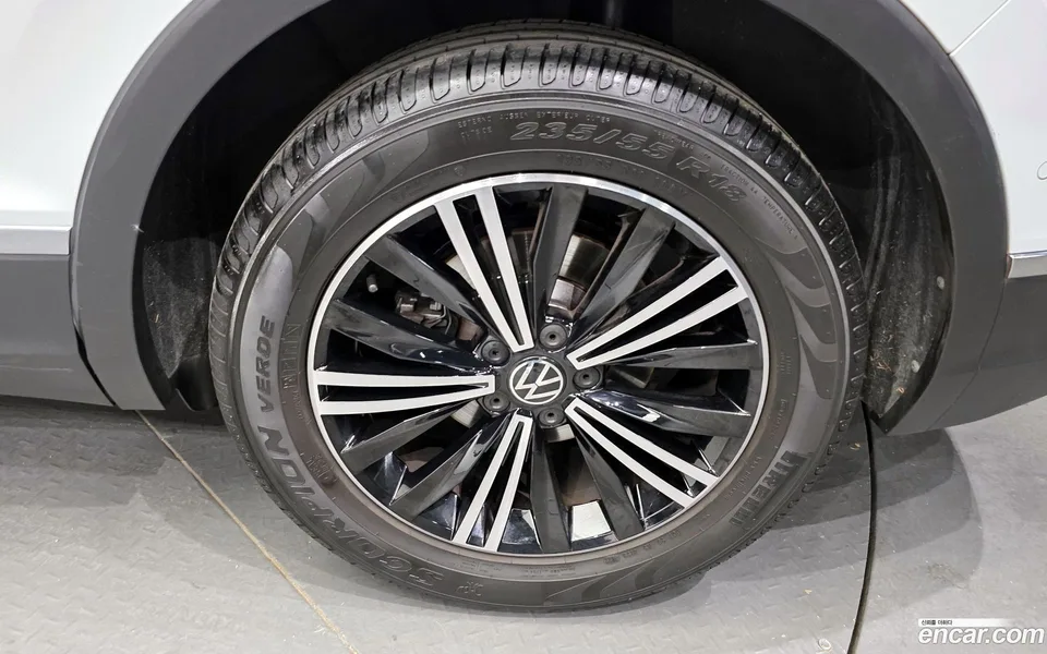 Volkswagen Tiguan 2.0 TDI 2023 — миниатюра 2