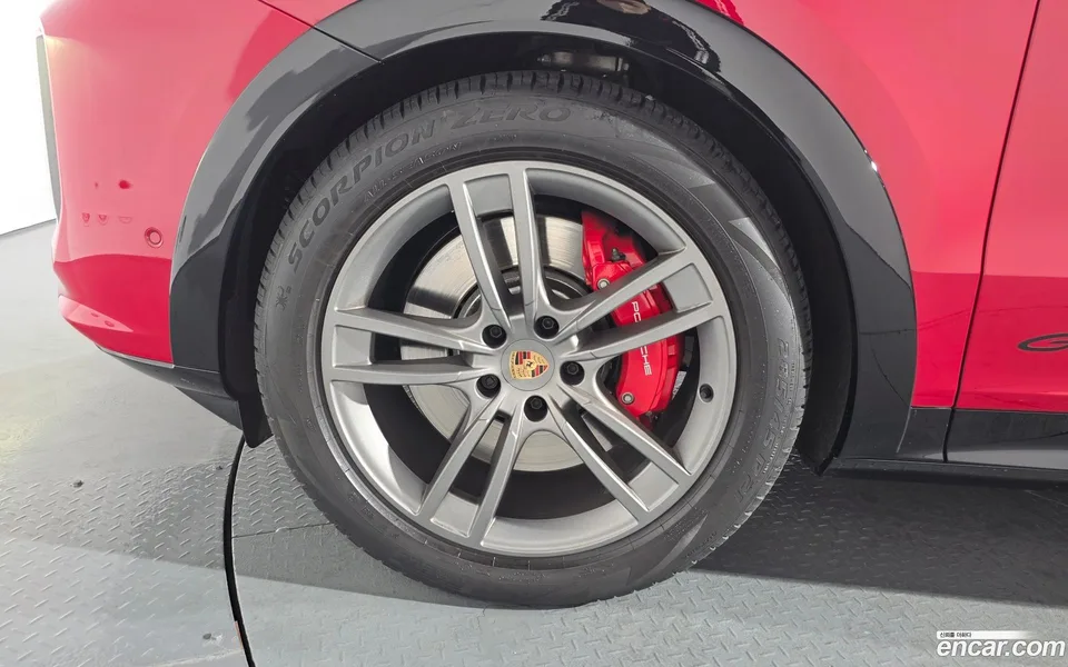 Porsche Cayenne 4.0 GTS 2025 — миниатюра 2