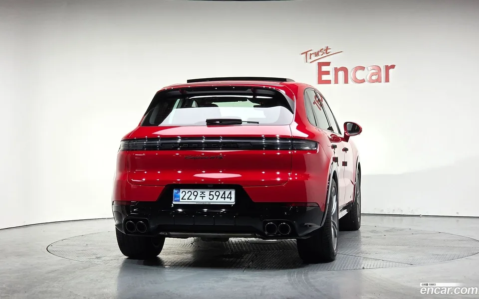 Porsche Cayenne 4.0 GTS 2025 — миниатюра 4