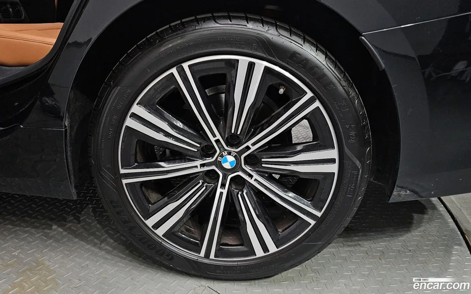 BMW 3 Series 320i 2025 — миниатюра 5