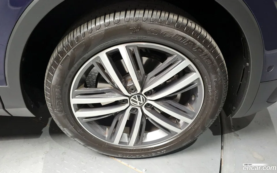 Volkswagen Tiguan Allspace 2.0 TSI 2023 — миниатюра 2