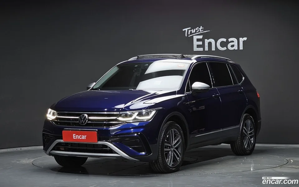 Volkswagen Tiguan Allspace 2.0 TSI 2023 — фото 1, купить с доставкой в Москву