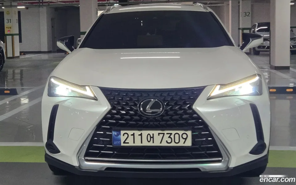 Lexus UX 250h 2.0 2WD 2023 — миниатюра 3