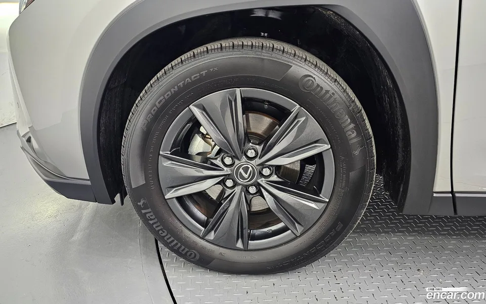 Lexus UX 300h 2.0 2WD 2025 — миниатюра 2