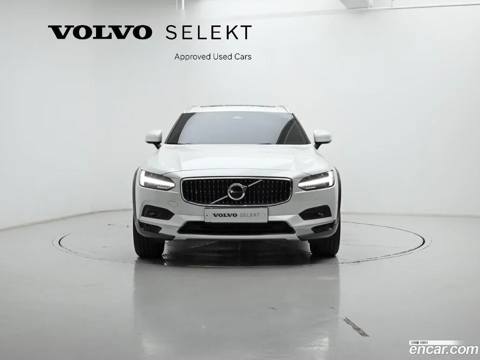 Volvo V90 Cross Country B5 AWD 2024 — миниатюра 3
