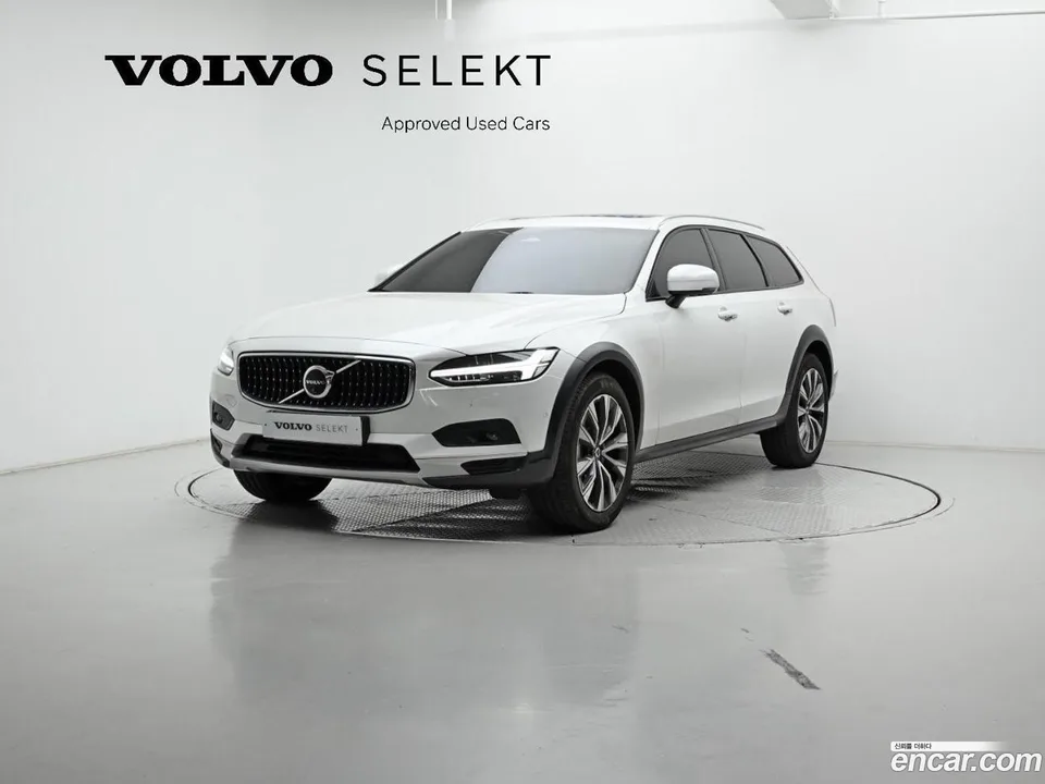 Volvo V90 Cross Country B5 AWD 2024 — фото 1, купить с доставкой в Москву