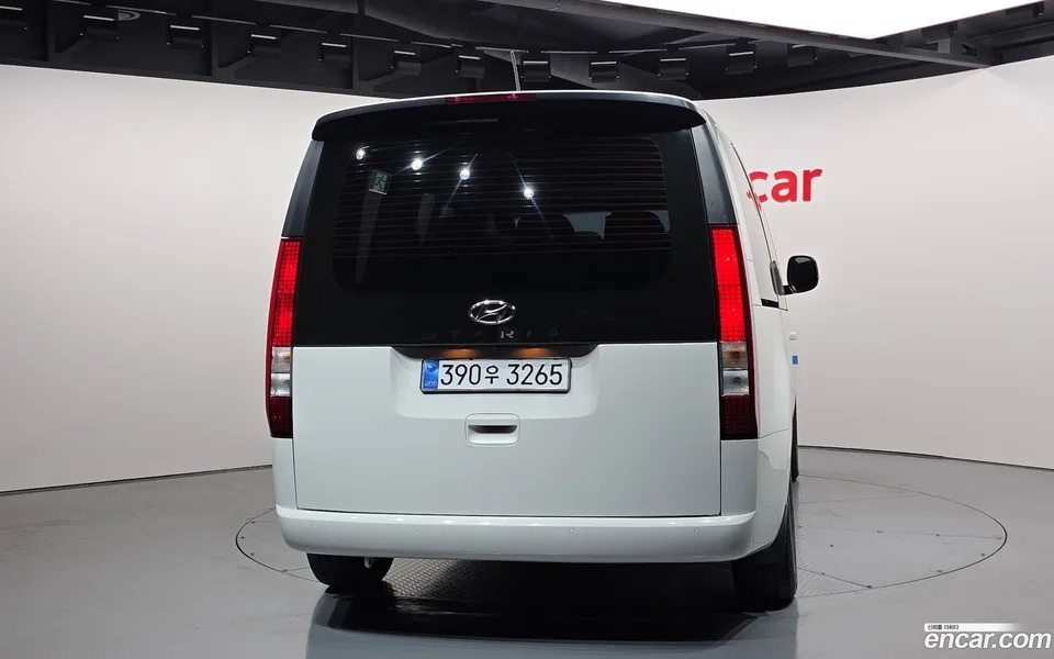 Hyundai Staria 9 2023 — миниатюра 4