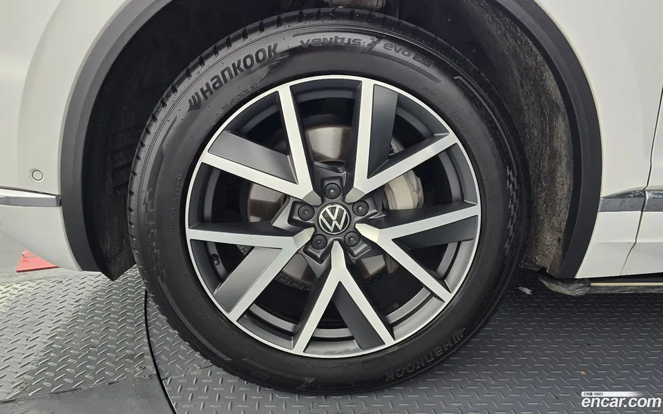 Volkswagen Touareg 3.0 TDI 2023 — миниатюра 2