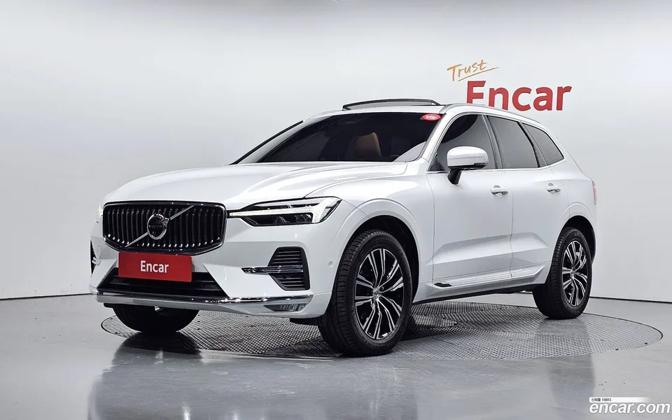 Volvo XC60 B5 2022 — фото 1, купить с доставкой в Москву