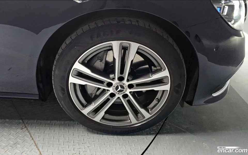 Mercedes-Benz E-Class E350 4MATIC 2022 — миниатюра 2