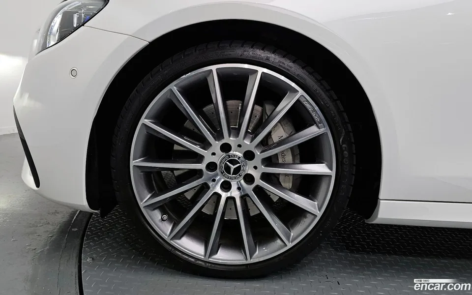 Mercedes-Benz E-Class E350 4MATIC AMG Line 2022 — миниатюра 2