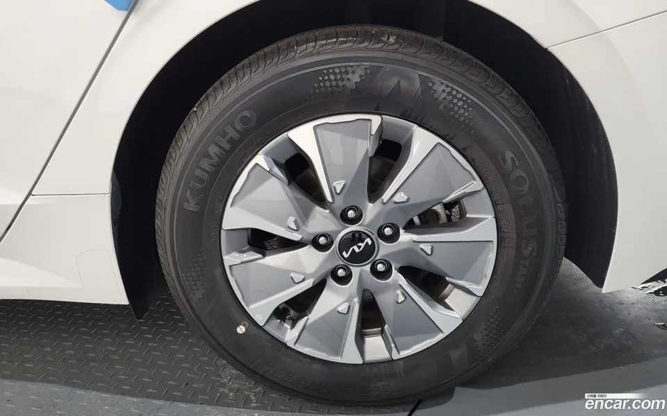 Kia K5 Hybrid 2023 — thumbnail 5